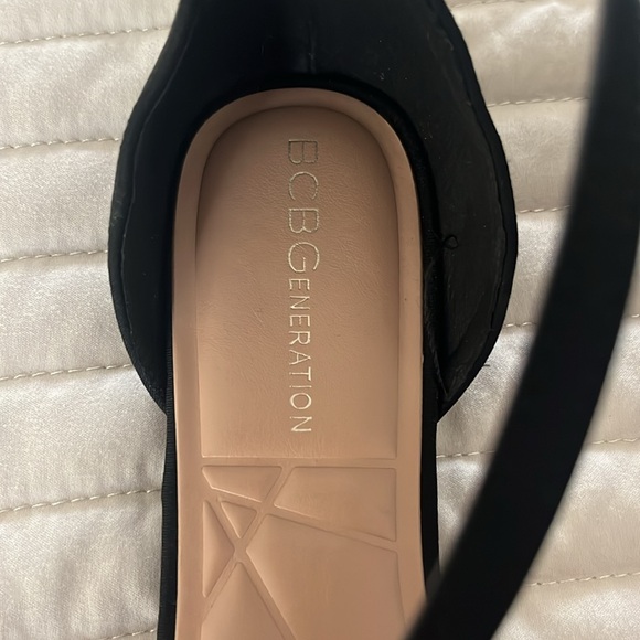 BCBGeneration flats - Picture 2 of 5